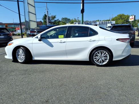 Used 2018 Toyota Camry XLE FWD image 8