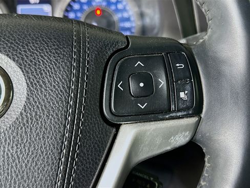 Used 2016 Toyota Sienna Limited FWD image 16