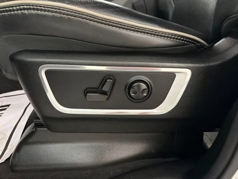 Used 2023 RAM 1500 Laramie AWD/4WD image 10