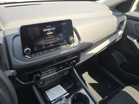 Used 2025 Nissan Rogue S image 29