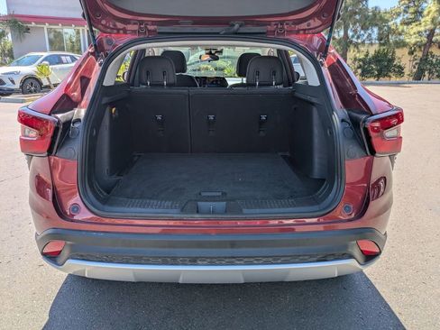 Used 2025 Chevrolet Trax LT w/ LT Convenience Package FWD image 30