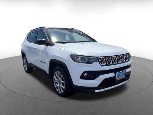 Used 2025 Jeep Compass Limited AWD/4WD image 3
