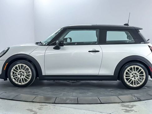 Used 2025 MINI Cooper 2-Door Hardtop image 5