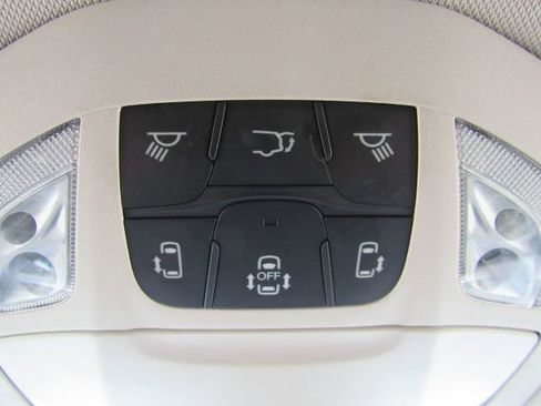 Used 2024 Chrysler Pacifica Touring-L image 57