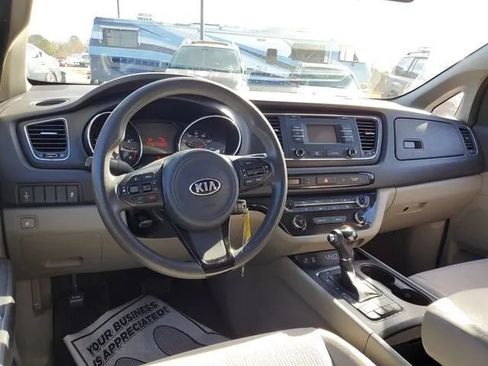 Used 2016 Kia Sedona LX w/ Option Group 020 FWD image 13