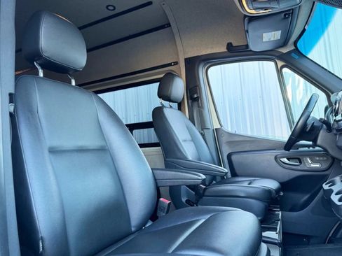 Used 2019 Mercedes-Benz Sprinter 2500 w/ Premium Plus Package image 66