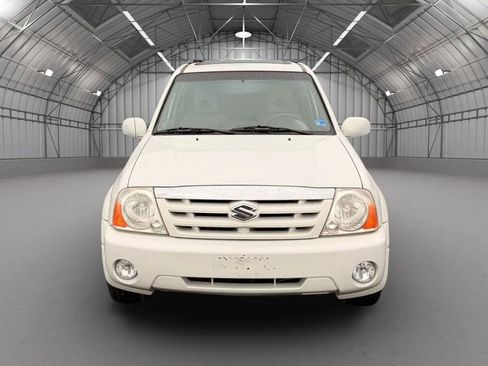 Used 2004 Suzuki XL7 LX Sport Utility 4D image 2