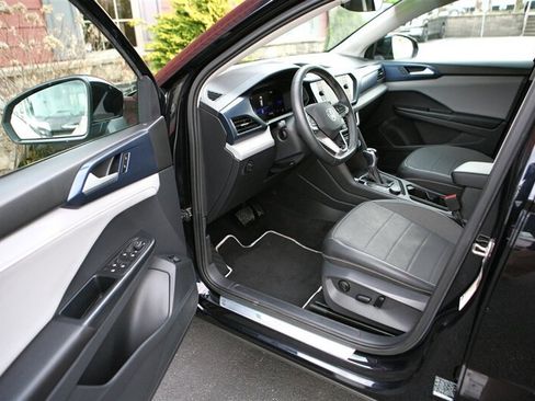 Used 2023 Volkswagen Taos SE image 8