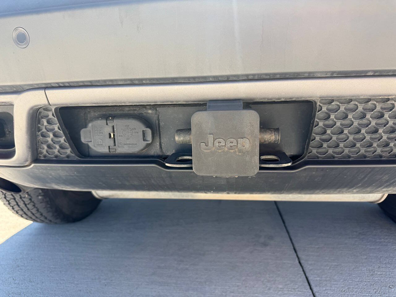 Used 2021 Jeep Cherokee Trailhawk w/ Technology Group AWD/4WD image 10