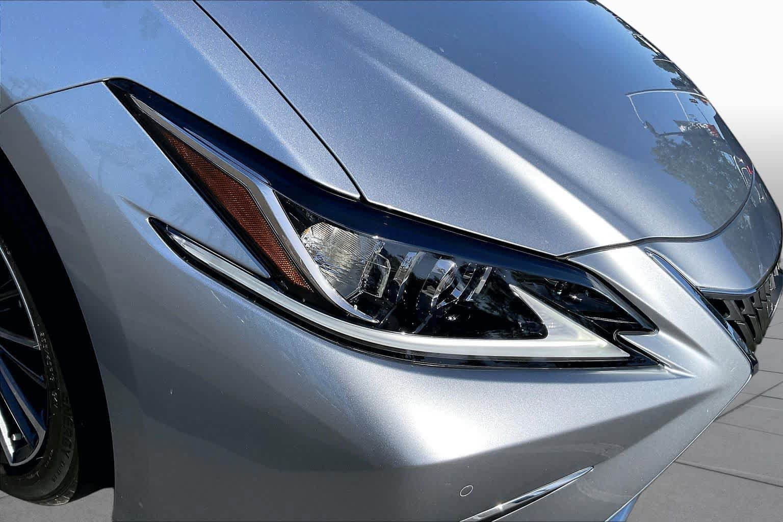 Used 2025 Lexus ES 300h w/ Premium Package FWD image 27