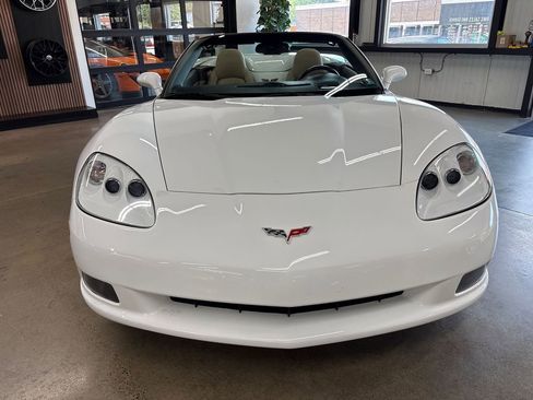Used 2006 Chevrolet Corvette Coupe w/ Preferred Equipment Group RWD image 22
