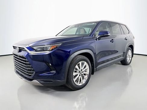 Used 2024 Toyota Grand Highlander image 1