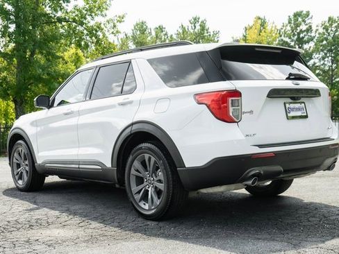 Used 2022 Ford Explorer XLT w/ Equipment Group 202A image 7