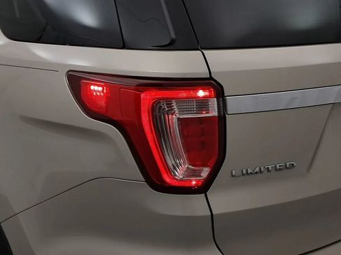 Used 2017 Ford Explorer Limited w/ Equipment Group 301A FWD image 7