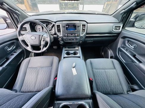 Used 2019 Nissan Titan SV w/ SV Convenience Package image 22