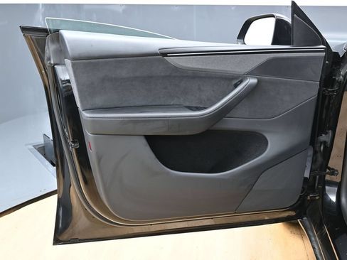 Used 2026 Tesla Model Y Long Range RWD image 42