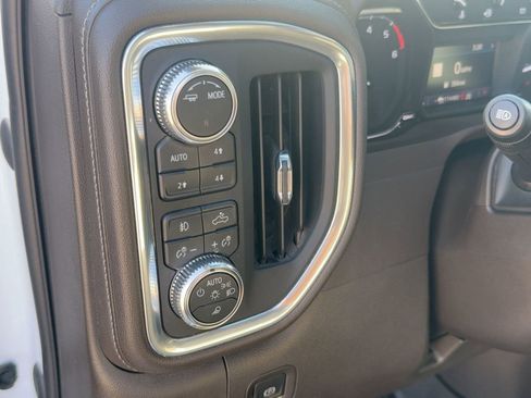 Used 2022 GMC Sierra 1500 SLT image 22
