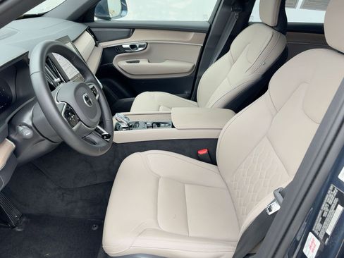 Certified 2025 Volvo XC90 B5 Plus image 5