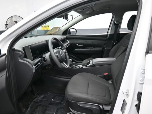 Used 2025 Hyundai Tucson SE image 11