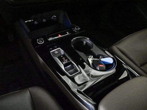 Certified 2025 Audi Q6 e-tron Prestige AWD/4WD image 12