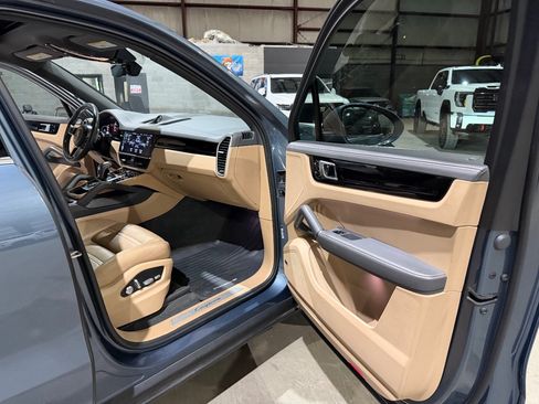 Used 2019 Porsche Cayenne AWD/4WD image 25