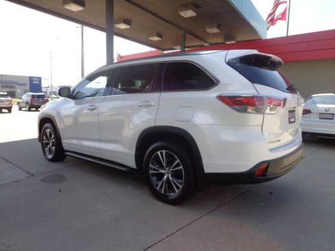 Used 2016 Toyota Highlander XLE AWD/4WD image 6