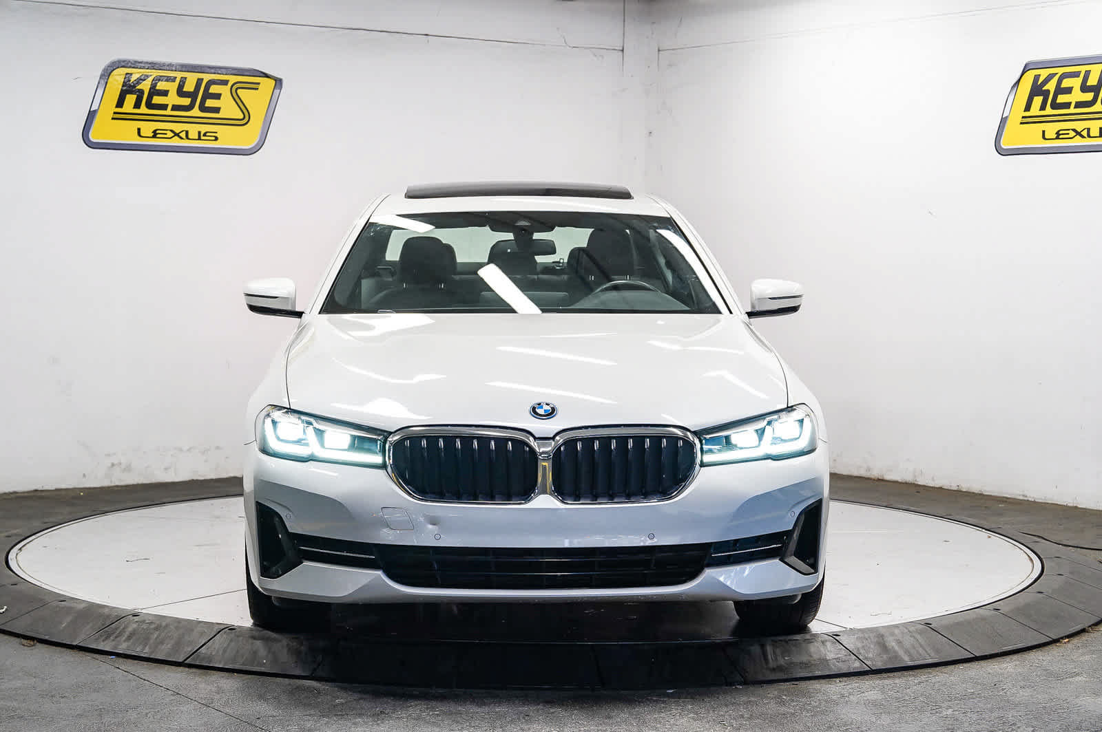 Used 2023 BMW 530e w/ Convenience Package RWD image 6
