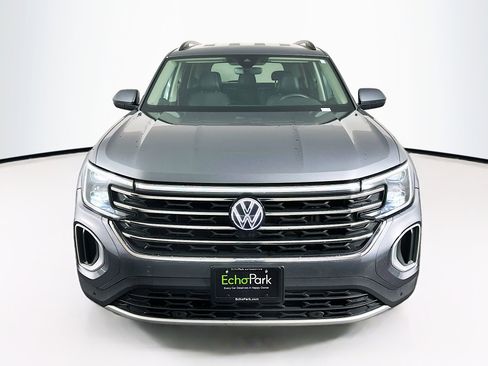 Used 2024 Volkswagen Atlas SE image 2