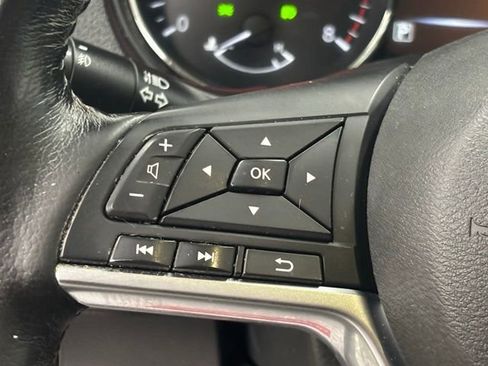 Used 2017 Nissan Rogue SL image 23