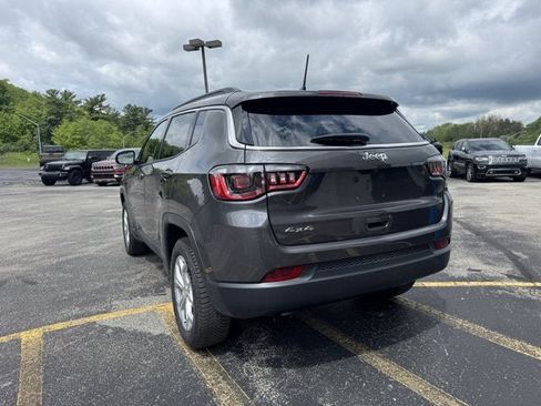 Used 2024 Jeep Compass Latitude AWD/4WD image 3
