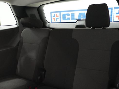 Used 2021 Chevrolet Traverse LT FWD image 36