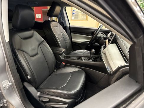 Used 2022 Jeep Compass Limited w/ Sun and Sound Group image 17