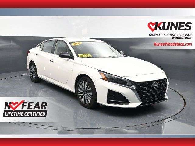 Used 2025 Nissan Altima 2.5 SV FWD image 1