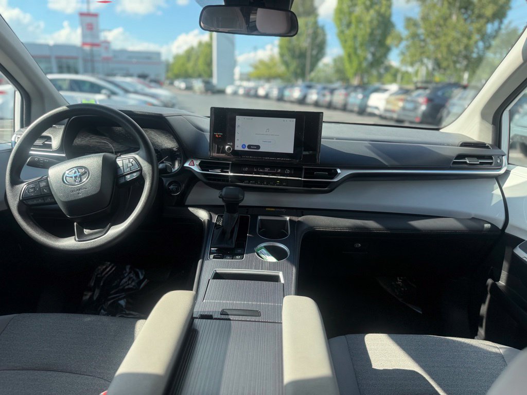 Certified 2025 Toyota Sienna LE FWD image 16