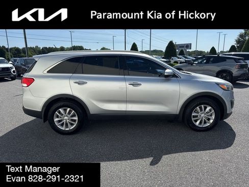 Used 2017 Kia Sorento FWD image 8