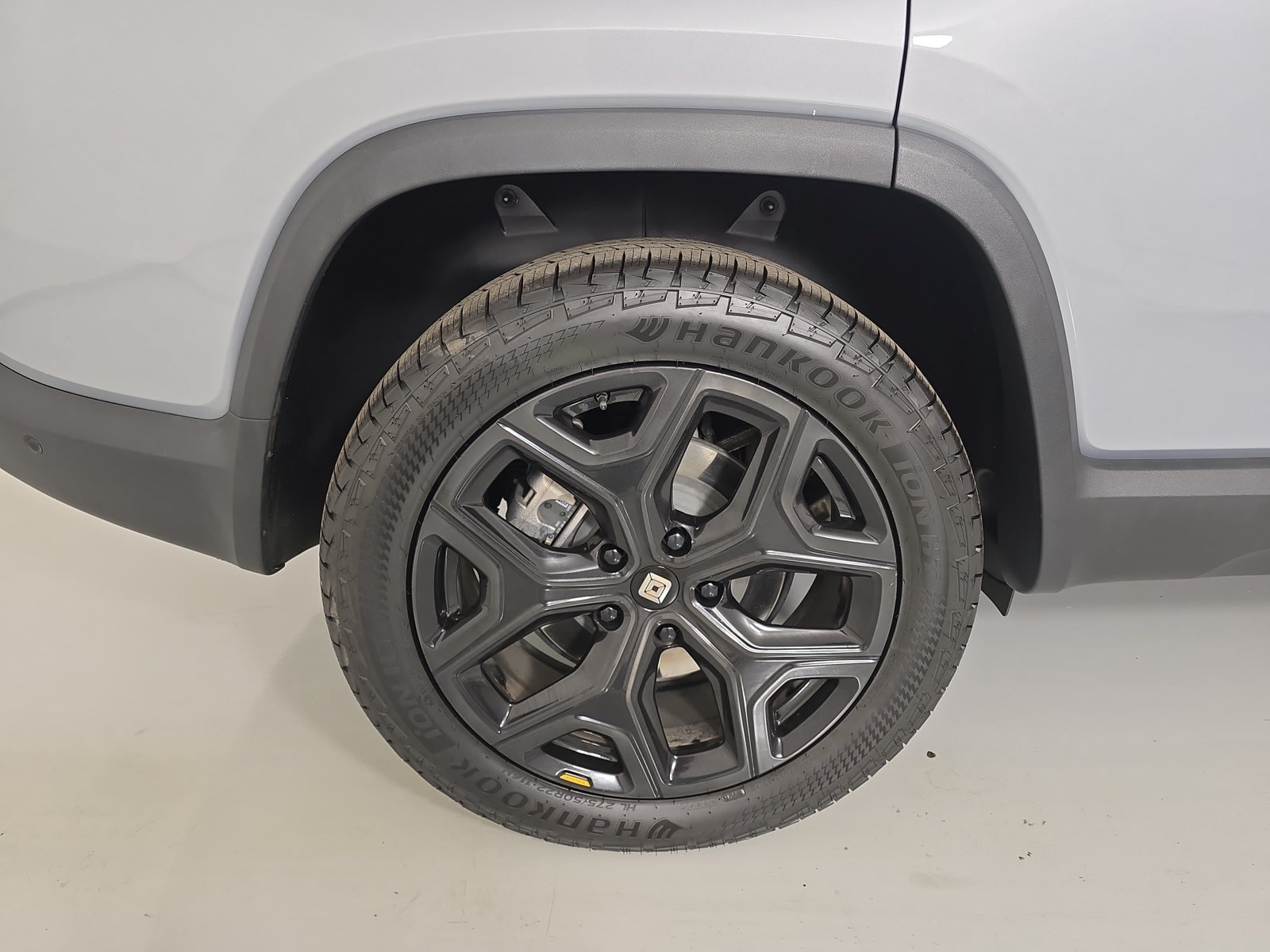 Used 2024 Rivian R1S Adventure Dual AWD/4WD image 12