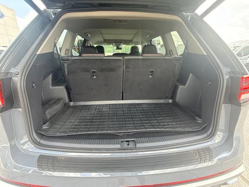 Used 2025 Volkswagen Atlas Peak Edition SE AWD/4WD image 8