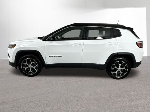 Used 2024 Jeep Compass Limited image 29