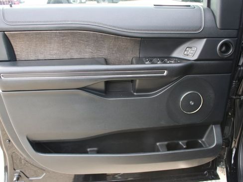 Used 2020 Ford Expedition Max Limited image 9