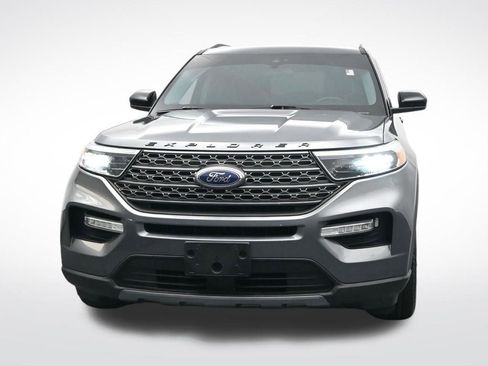 Used 2022 Ford Explorer XLT w/ Equipment Group 202A image 2