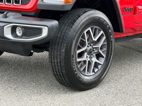 Used 2025 Jeep Wrangler Unlimited Sahara AWD/4WD image 25