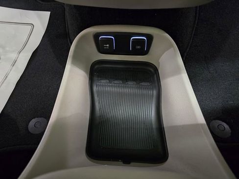 Used 2020 Chrysler Pacifica Limited image 25