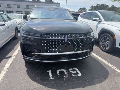 Used 2024 Lincoln Nautilus Reserve w/ Equipment Group 202A image 2