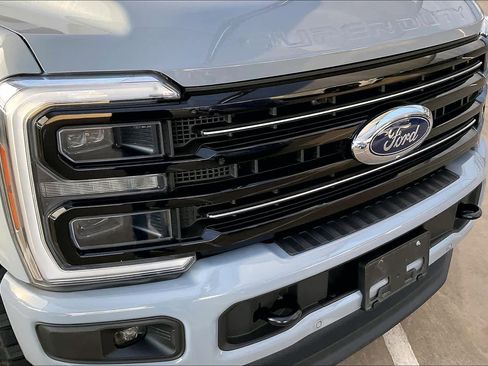 Used 2025 Ford F250 Platinum w/ FX4 Off-Road Package image 29