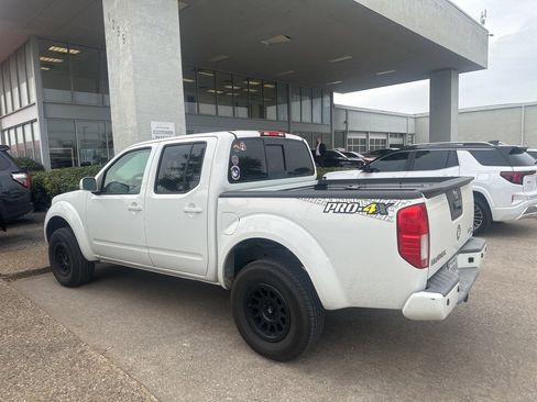 Used 2017 Nissan Frontier PRO-4X image 4