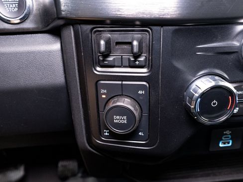 Used 2024 Ford F250 Lariat w/ Black Appearance Package AWD/4WD image 28