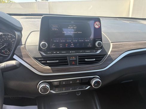 Used 2025 Nissan Altima 2.5 SV FWD image 21