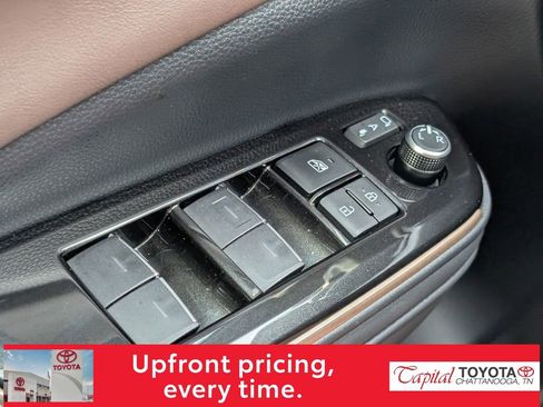 Used 2024 Toyota Crown AWD/4WD image 13