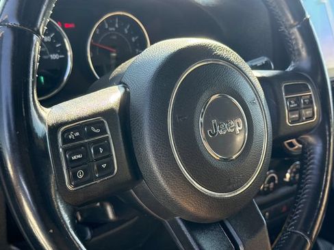 Used 2012 Jeep Wrangler Unlimited Rubicon w/ Dual Top Group AWD/4WD image 30