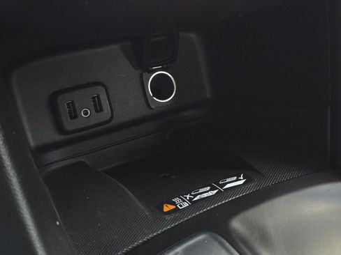 Used 2018 Chevrolet Equinox Premier FWD image 23